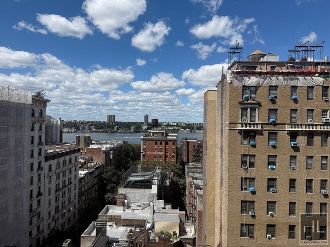 Building Photo - NO fee Sunny 1 bedroom 1 bathroom with washer and Dryer - WEST END AVENUE