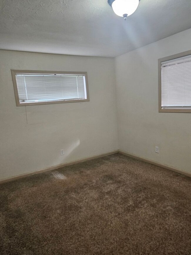 Building Photo - Single story