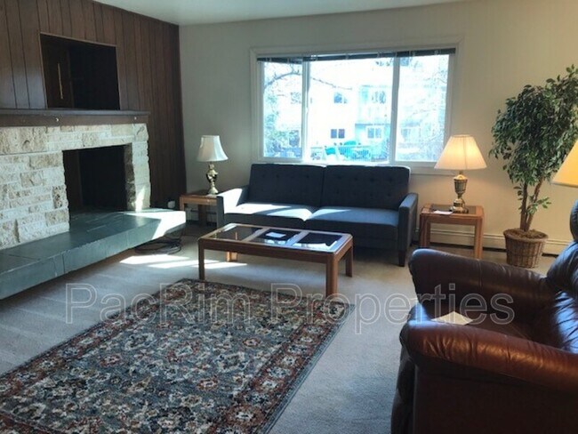 Foto del edificio - 3900 Malaspina Cir