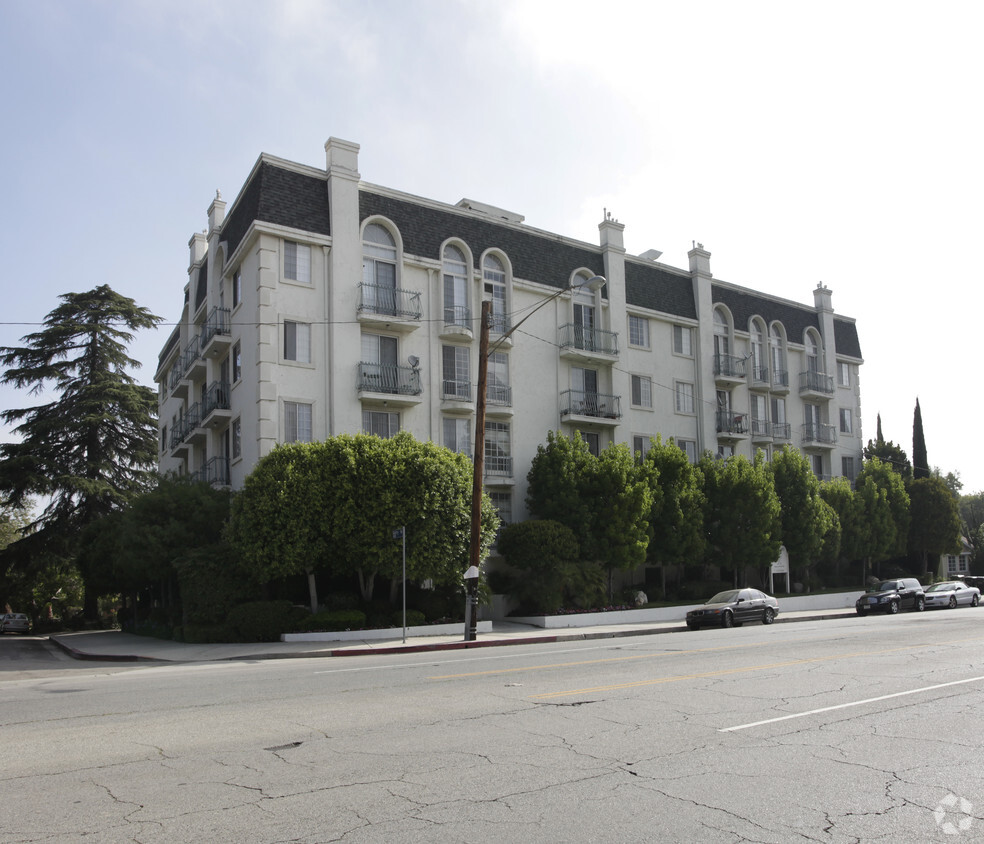 Building Photo - Riverside Court Apartments