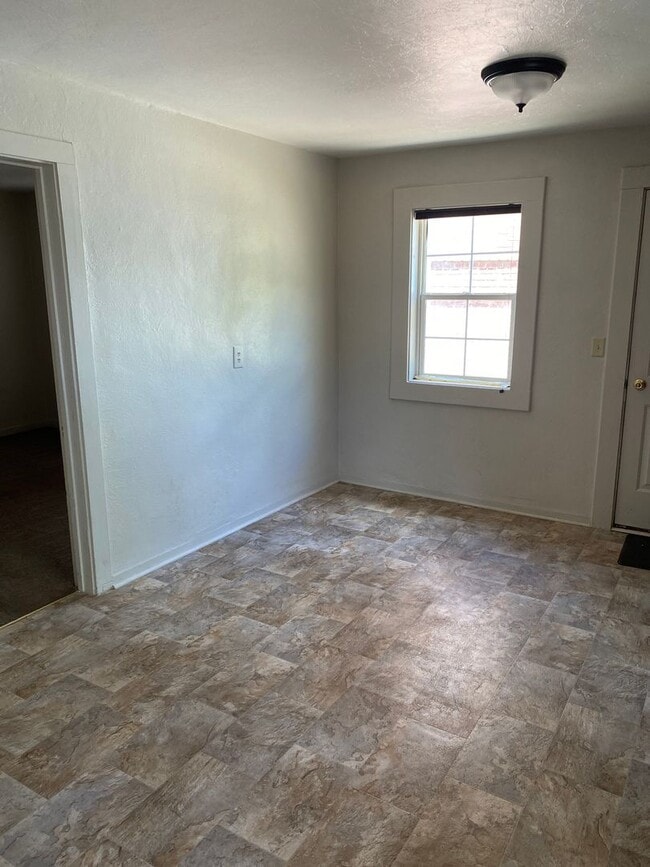 Building Photo - DDWELLS 4TH