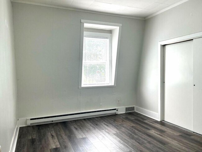 Building Photo - 292 East Ave