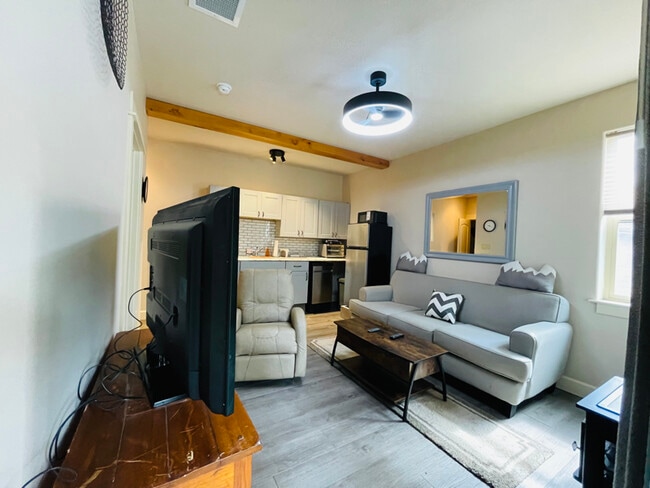 Building Photo - 1485 Murrelet Dr