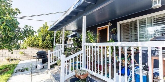Front - 535 10th St