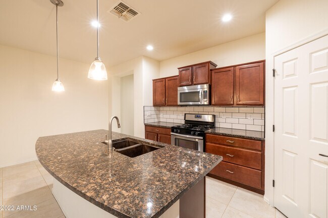 Building Photo - 10747 W Lariat Ln