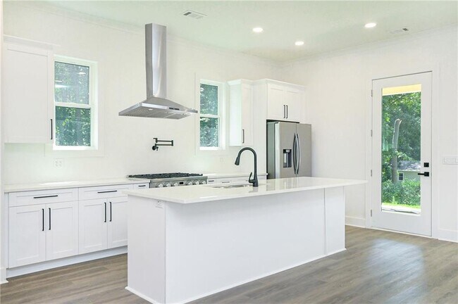 Building Photo - 3604 Pineview Cir NW