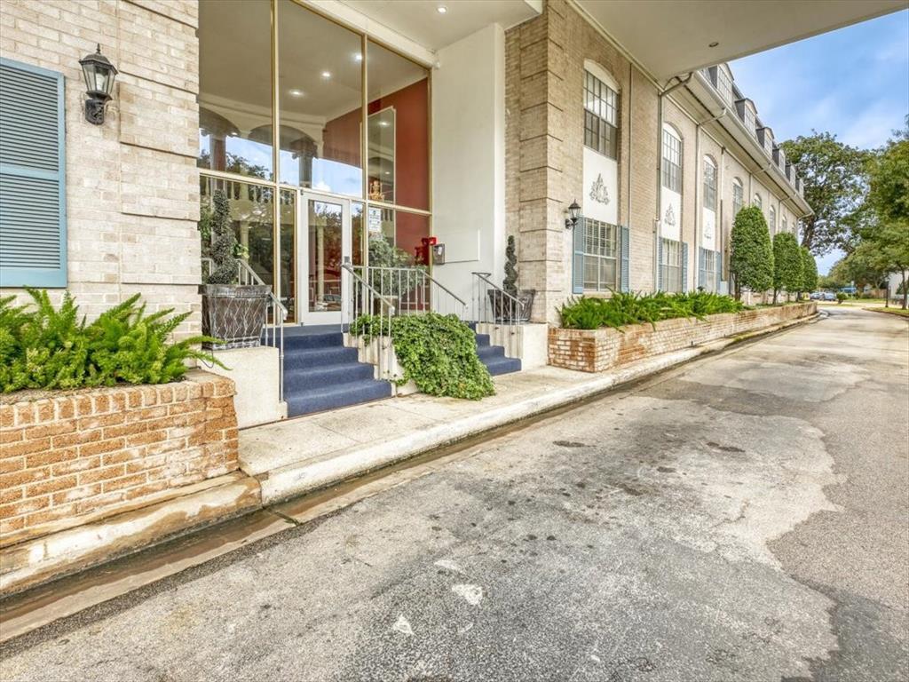 2601 Bellefontaine St Unit A204, Houston, TX 77025 Condo for Rent in