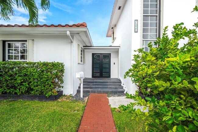 Foto del edificio - 7520 Hispanola Ave