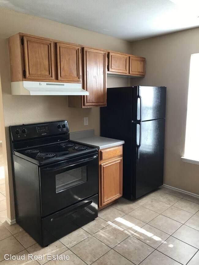 Building Photo - 1703 Benttree Dr