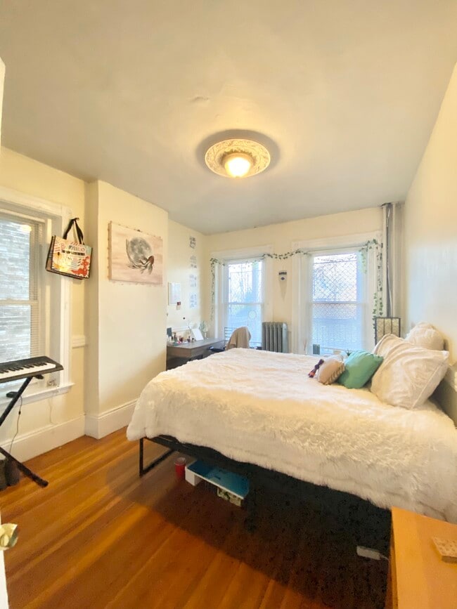 Building Photo - 96 Calumet St