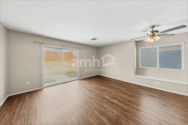 Building Photo - 1717 Cedar Bluffs Way