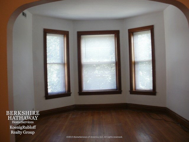 Building Photo - 2053 W Addison St