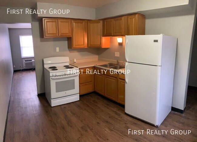 Foto del edificio - 2 Bedroom, 1 Bath Townhouse, Move In Ready!