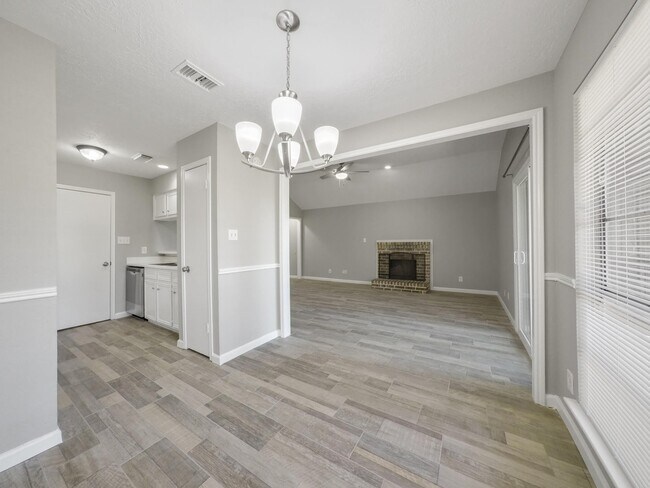 Foto del edificio - 13607 Ravensway Dr