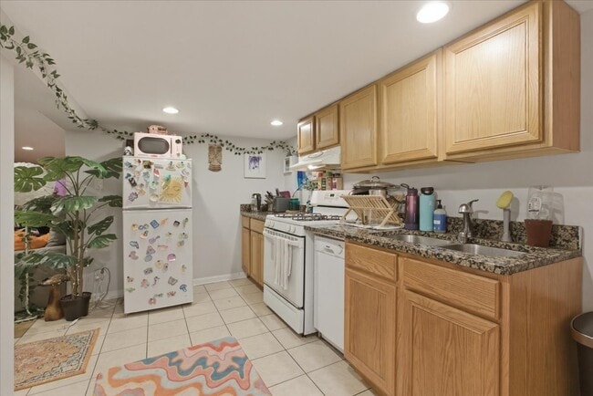 Building Photo - 3727 N Bosworth Ave