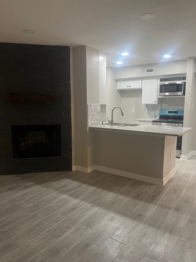 Foto del edificio - 260 El Dorado Blvd