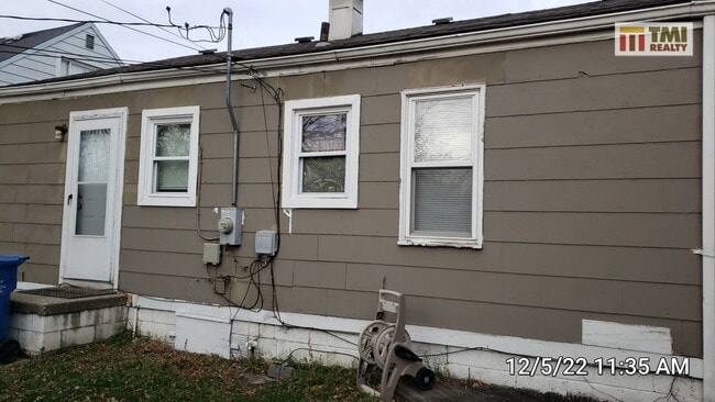 Building Photo - 11330 Ford Ave