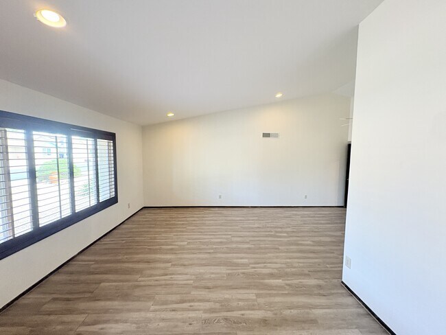 Foto del edificio - 1013 W Keating Ave