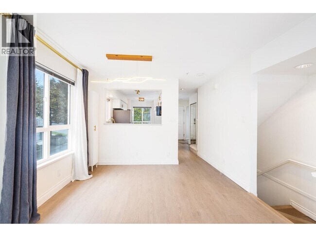 Building Photo - 8431 Jellicoe St