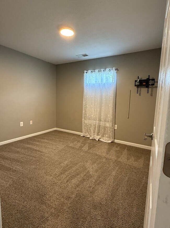 Foto del edificio - 2 Bedroom in Ivy woods - Ross Township