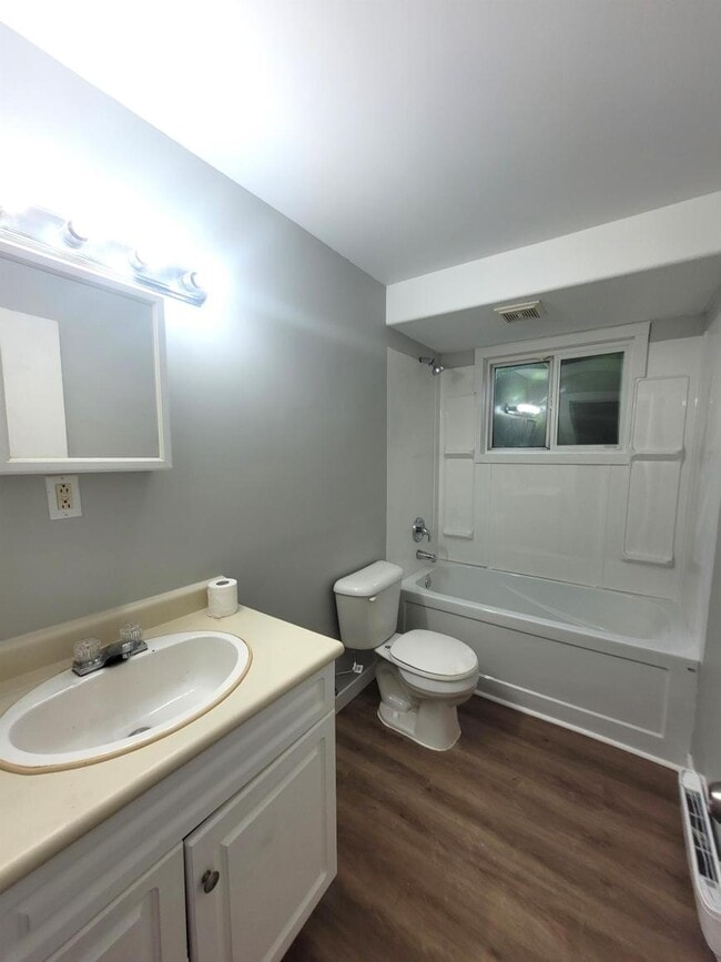 Building Photo - 1 bedroom in Prince Rupert BC V8J 1N1