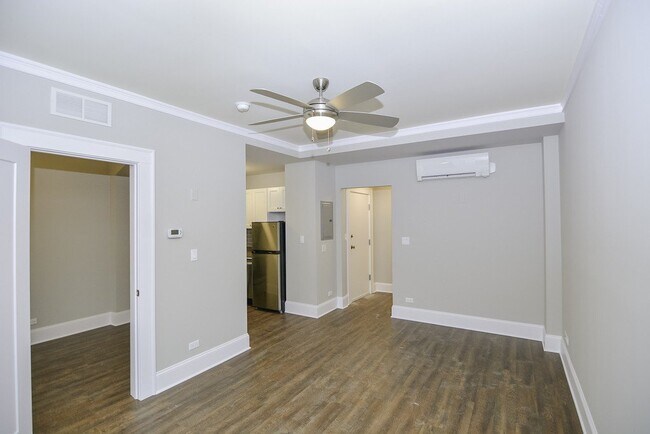 Foto del edificio - 817 W Lakeside Pl