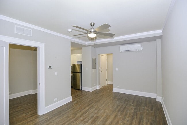 Building Photo - 817 W Lakeside Pl