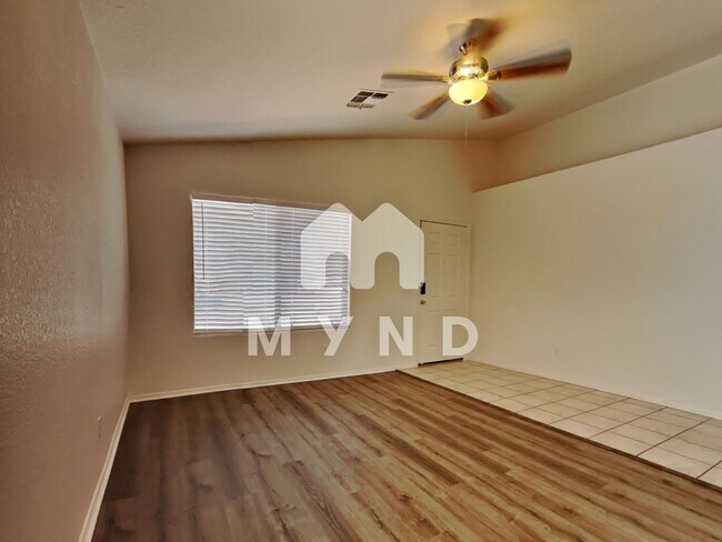 Foto del edificio - 9247 N 85th Dr