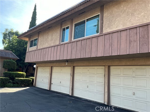 Building Photo - 1116 Las Lomas Dr