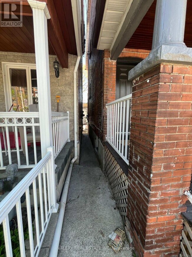 Photo du bâtiment - 1113 Davenport Rd