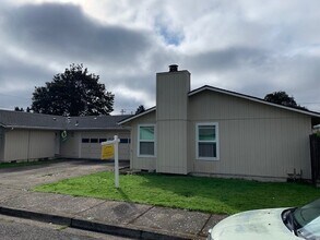 Building Photo - 880-910 Echo Hollow Rd