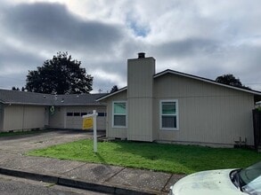 Building Photo - 880-910 Echo Hollow Rd