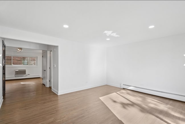 Building Photo - 4201 N Paulina St
