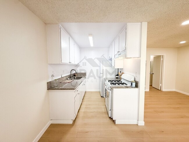 Building Photo - 5461 Kester Ave