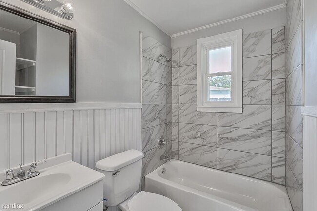 Building Photo - 2 br, 1 bath House - 424 Creek Circle Driv...