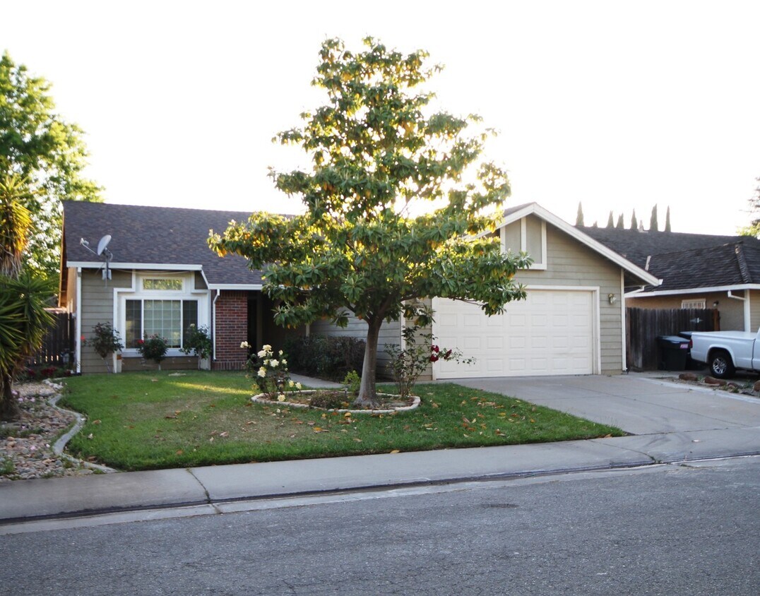 Primary Photo - Charming 3Br/2BA/ 1444SF Available Now! Te...