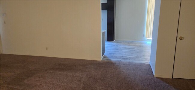 Foto del edificio - 2300 Mountain Ave N