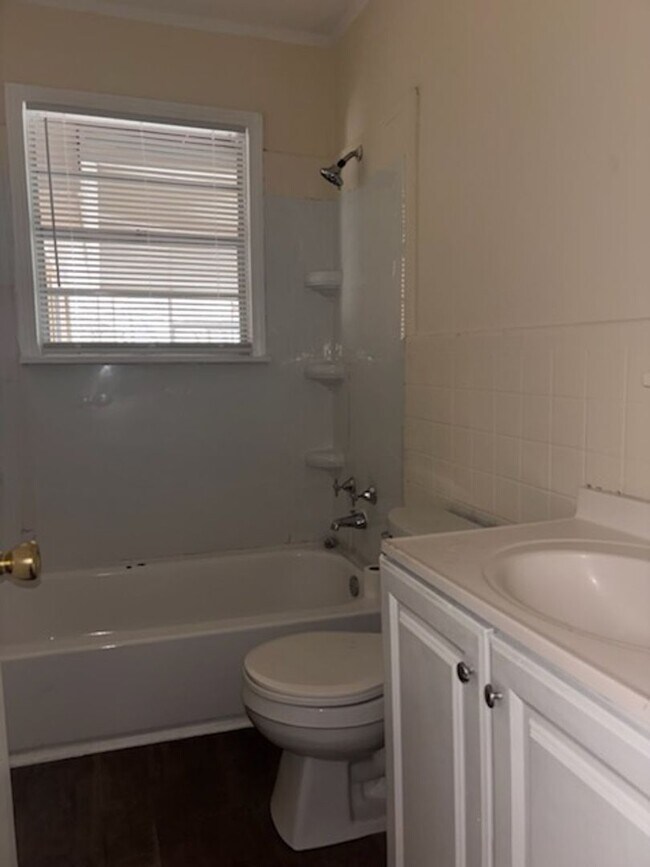 Building Photo - 3158 Peterson Dr