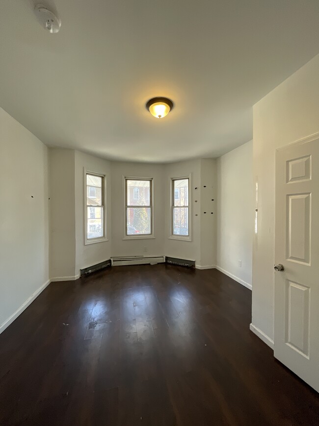 Master bedroom - 117 Wilkinson Ave