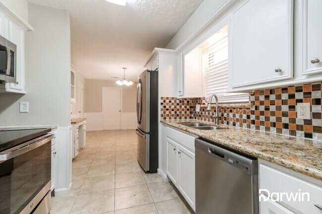 Foto del edificio - 588 Woodstock Ln