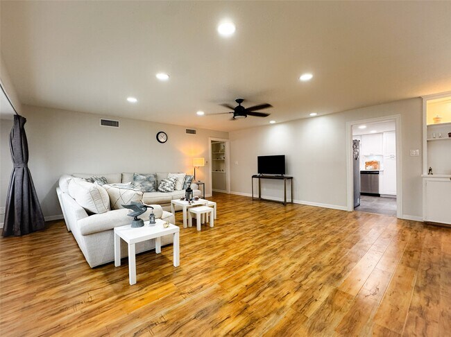 Foto del edificio - 637 S Ripple Creek Dr