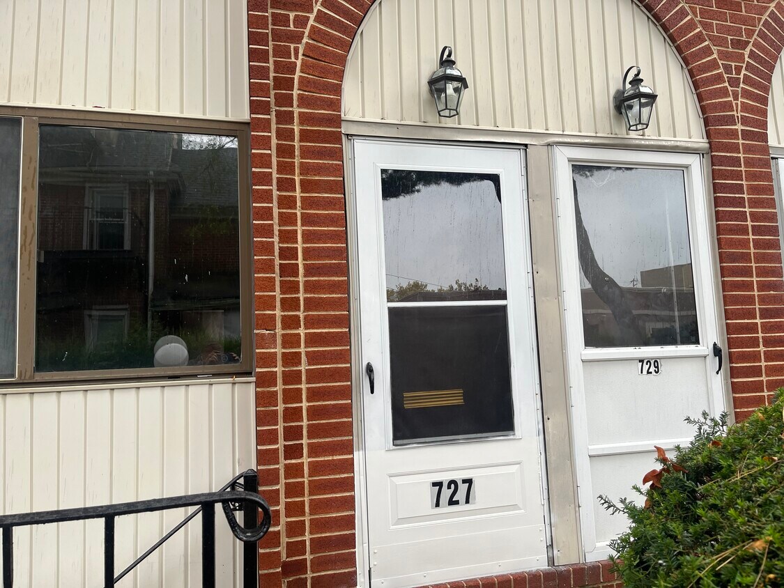 Primary Photo - 727 Chestnut St