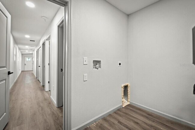 Building Photo - 1594 W 22nd St