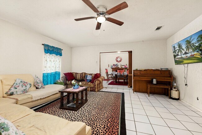 Foto del edificio - 10719 Carvel Ln