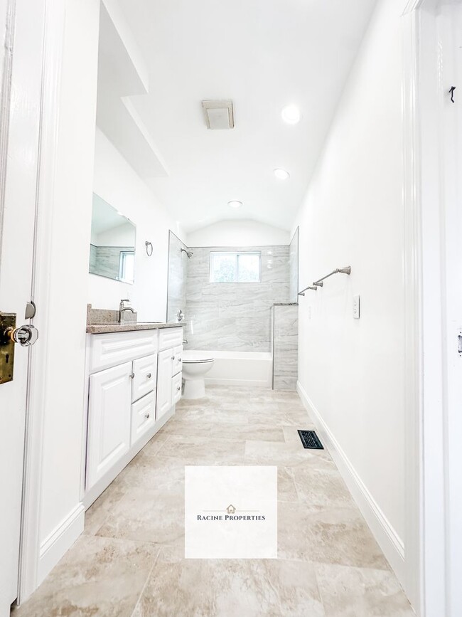 Building Photo - Spacious 4-bedroom Home in Woodruff