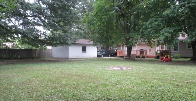 Foto del edificio - 240 Fresno Dr