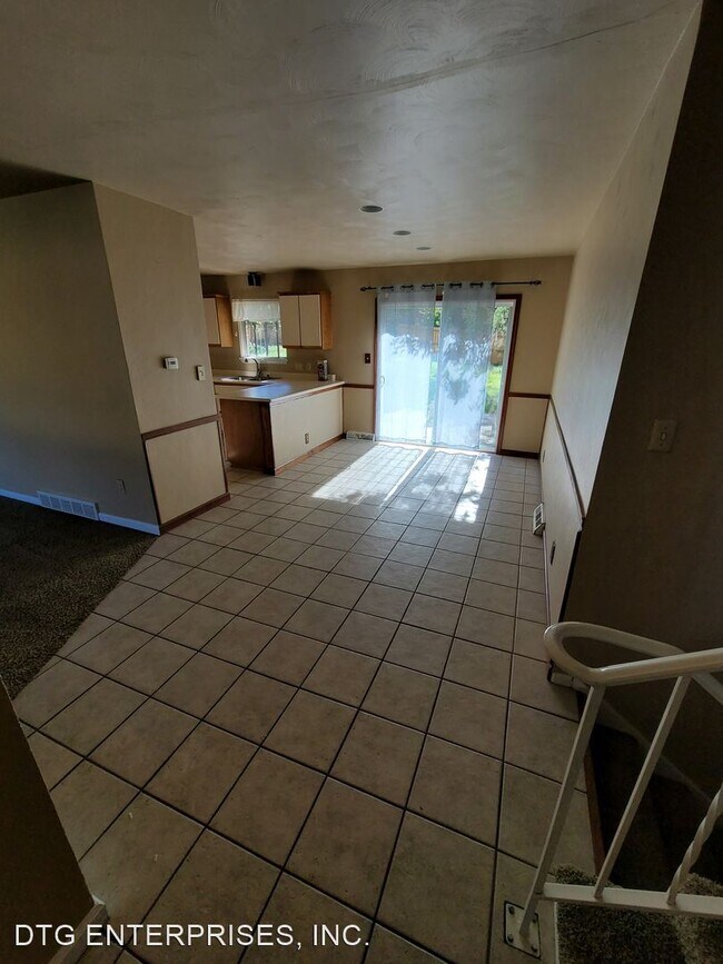 Building Photo - 5 br, 2 bath House - 3917 Applewood Drive