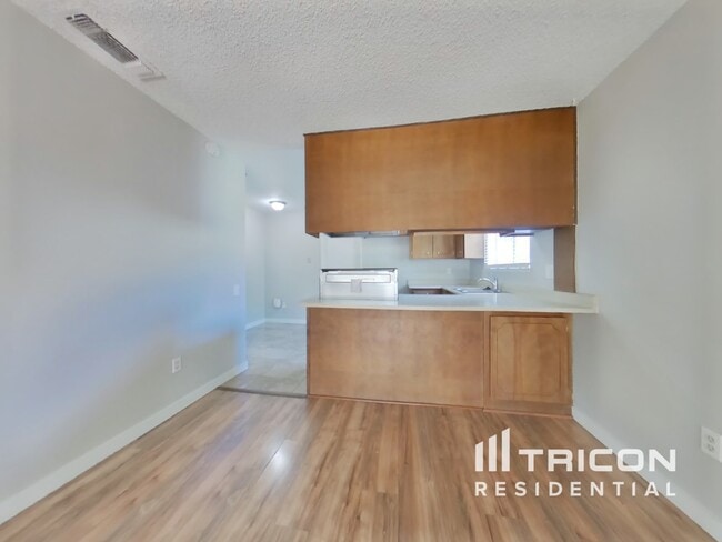 Foto del edificio - 7827 Charmette Way