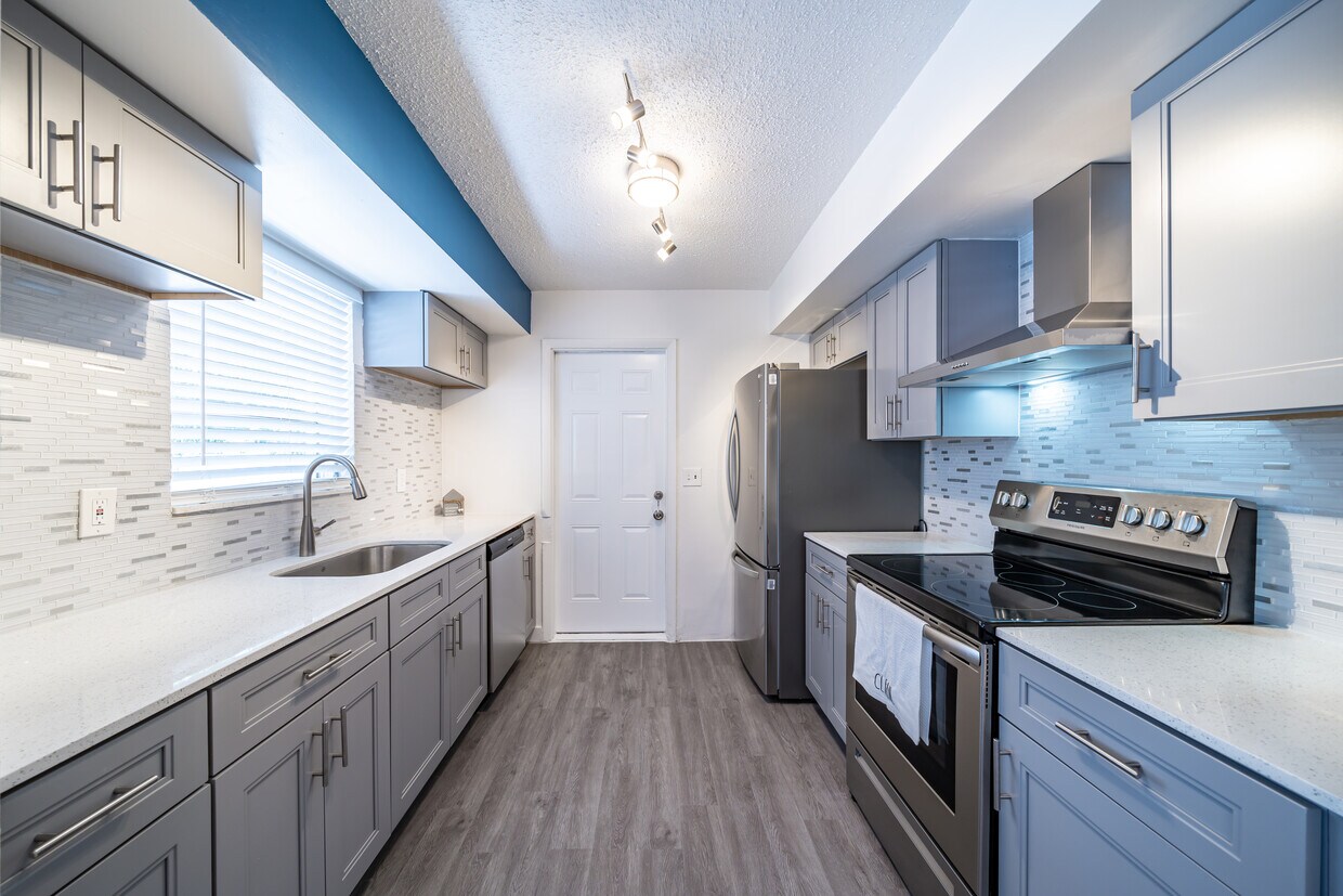 Foto principal - 4152 SW 24th Ct