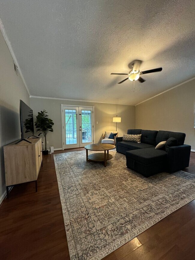 Foto del edificio - 501 Ashwood Dr